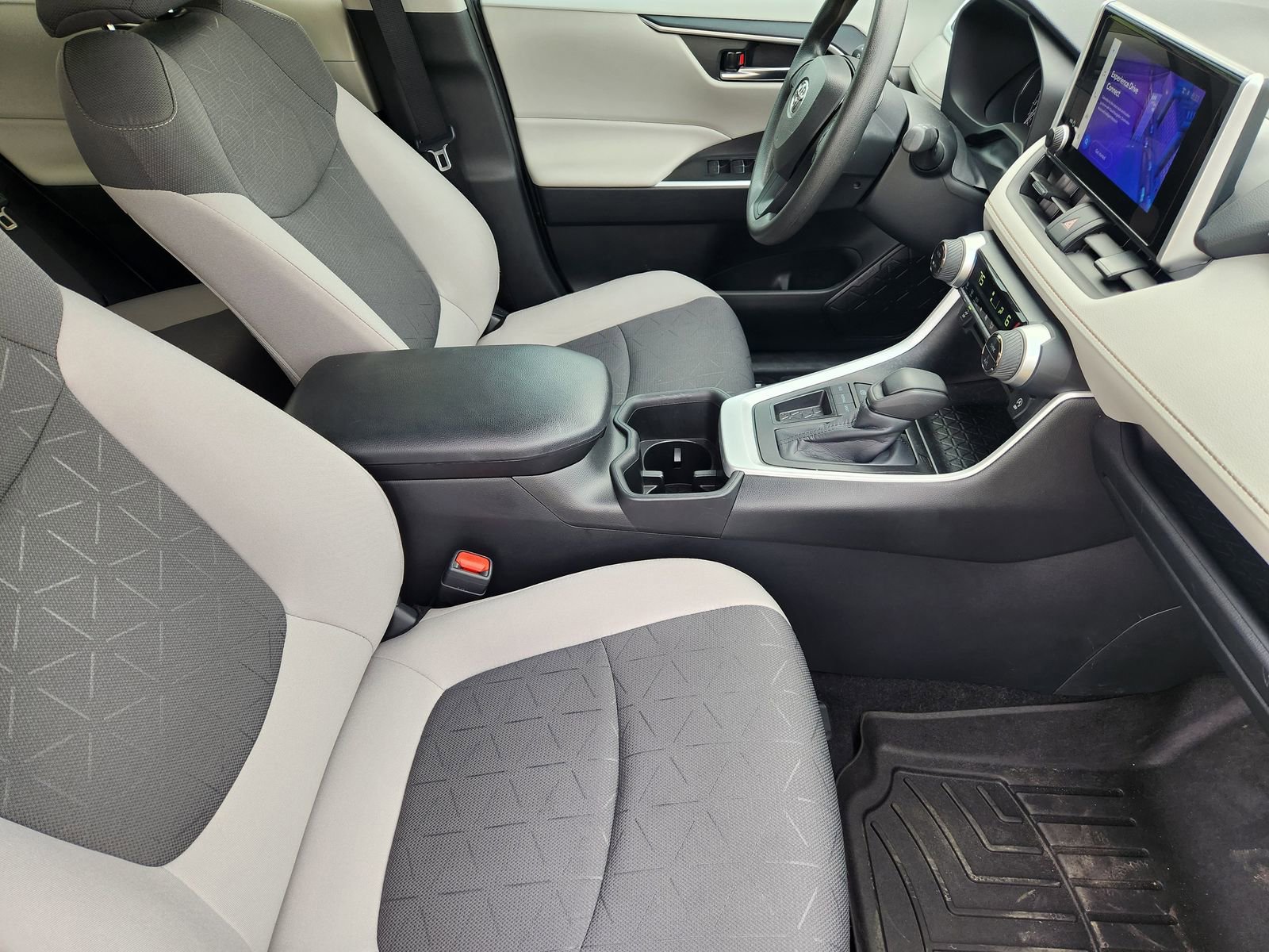 Used 2024 Toyota RAV4 XLE image 18