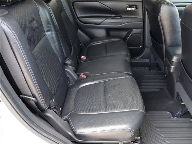 Used 2016 Mitsubishi Outlander SE AWD/4WD image 21