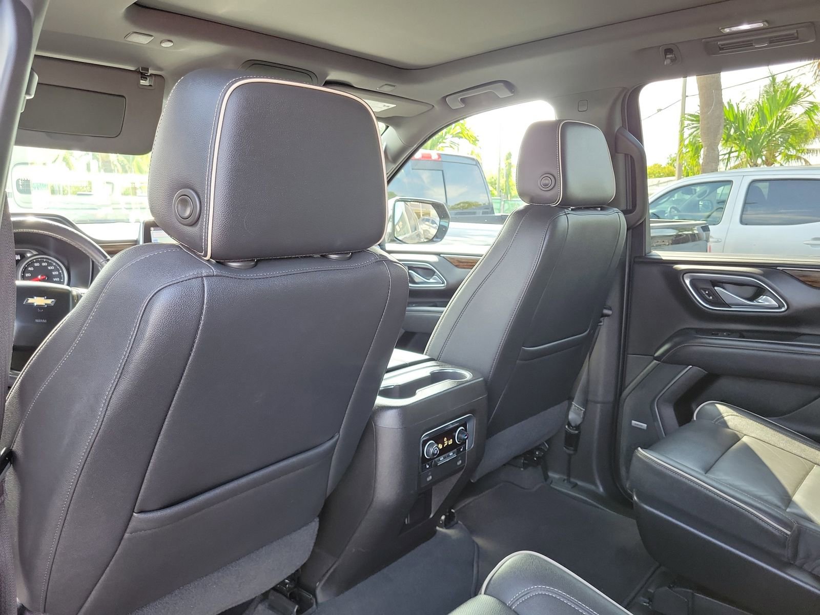 Used 2021 Chevrolet Suburban Premier w/ Premium Package AWD/4WD image 12