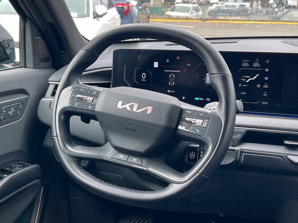 Certified 2024 Kia EV9 GT-Line AWD/4WD image 14