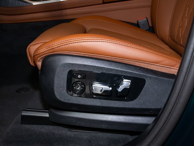 New 2026 BMW ALPINA XB7 AWD/4WD image 14