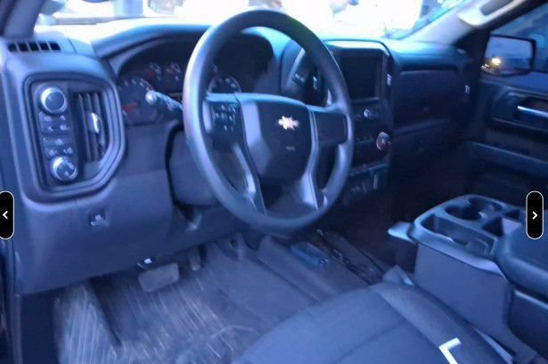 Used 2023 Chevrolet Silverado 1500 Custom AWD/4WD image 2