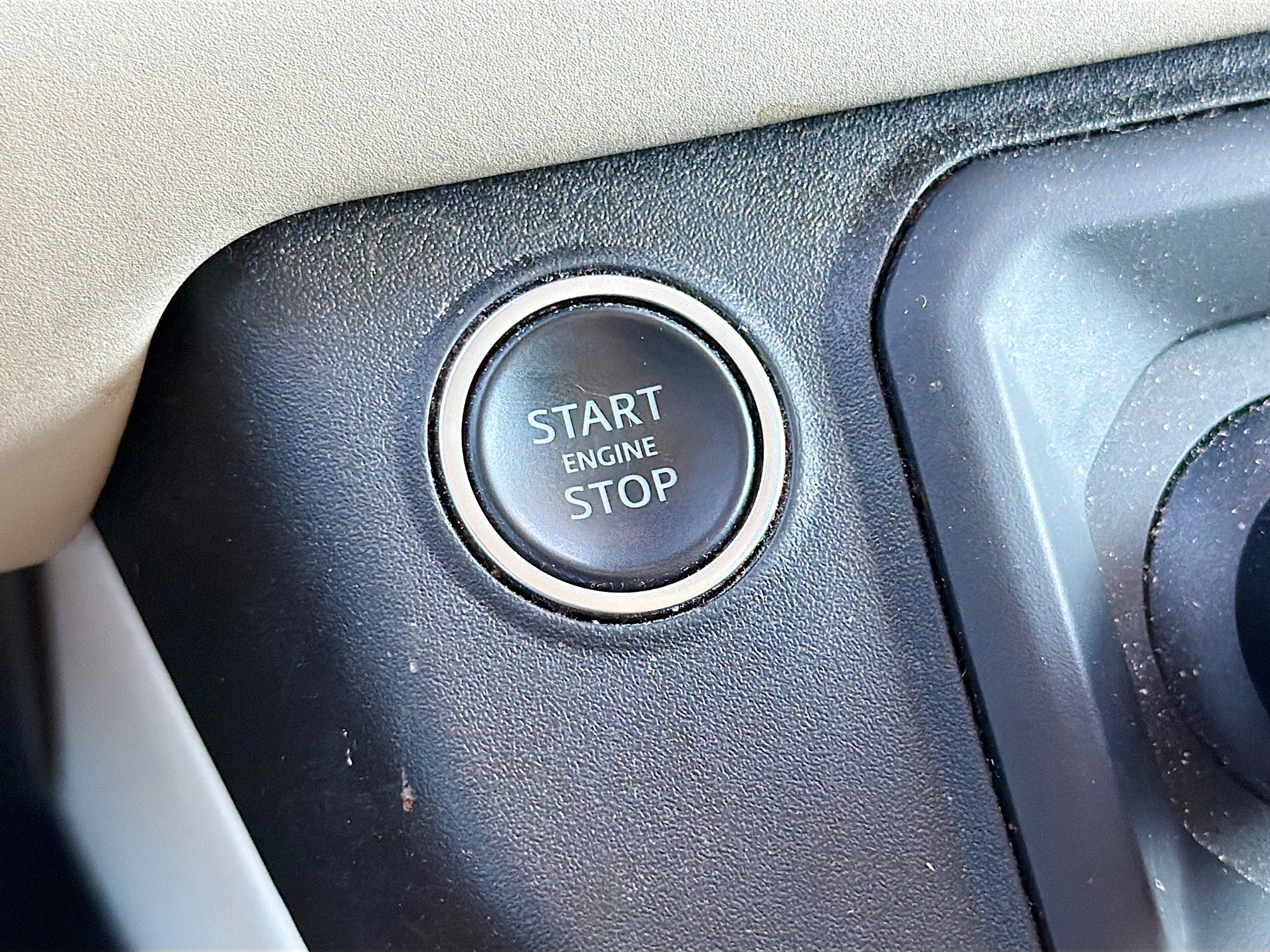 Used 2022 Land Rover Defender 110 SE image 36