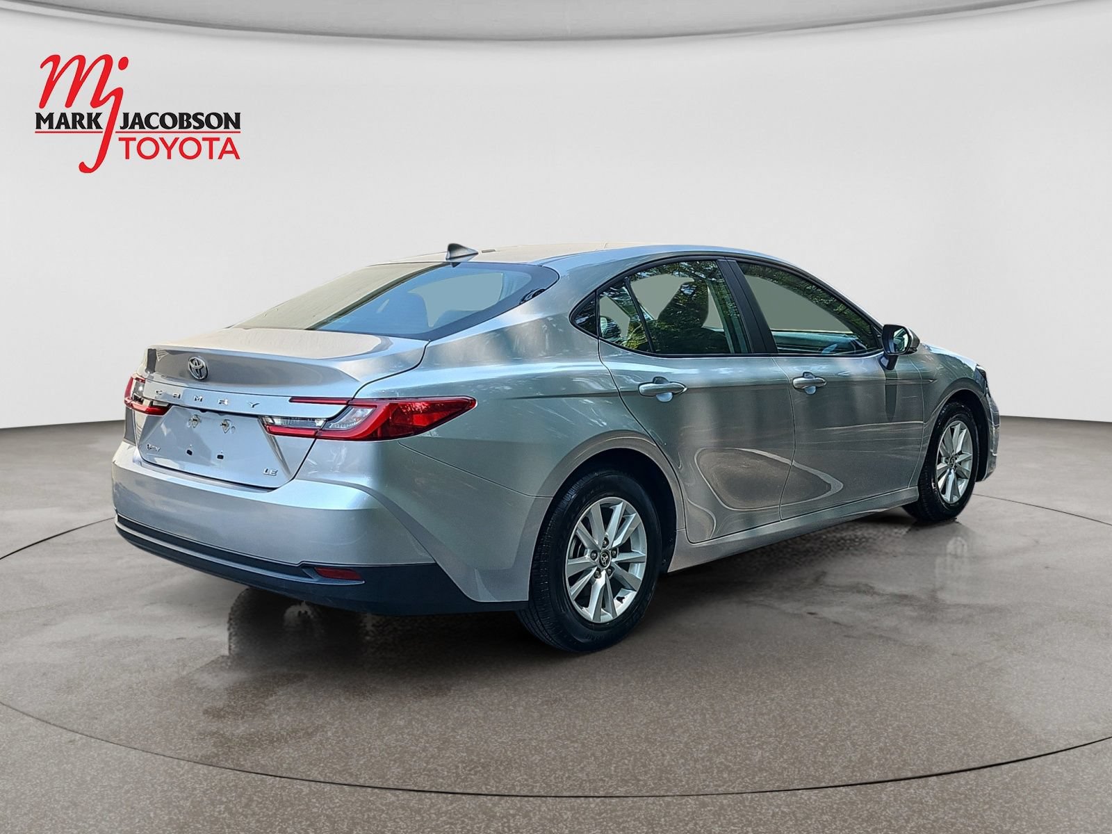 Used 2025 Toyota Camry LE FWD image 9
