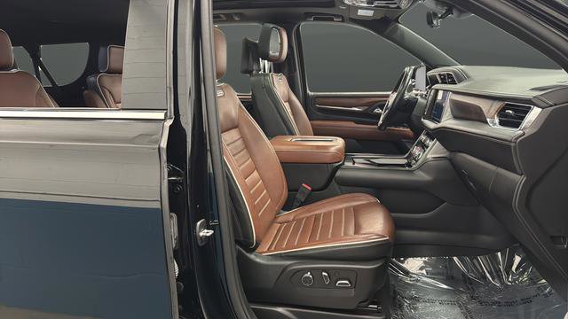 Used 2023 GMC Yukon XL Denali Ultimate AWD/4WD image 23