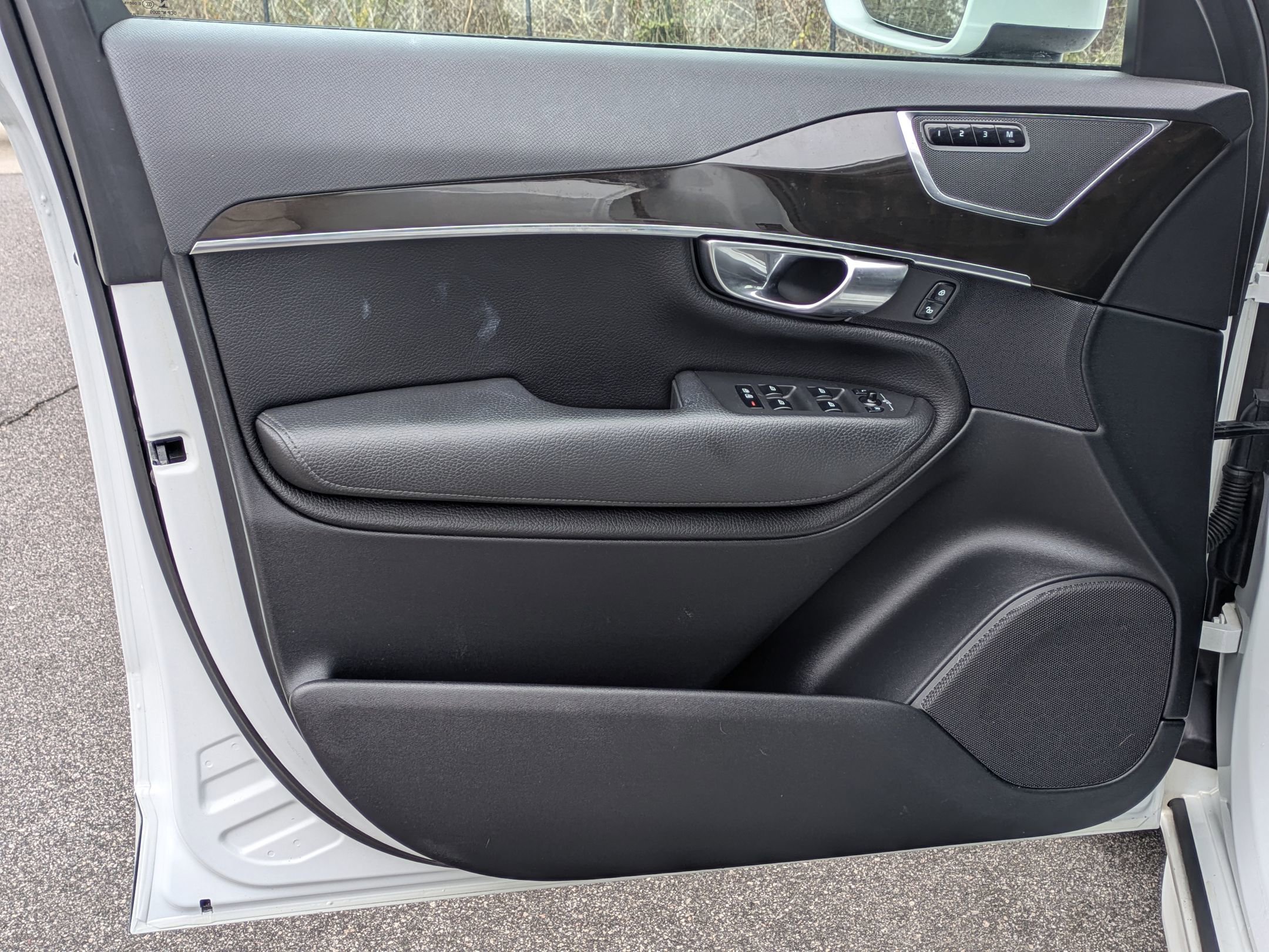 Used 2018 Volvo XC90 T6 Momentum w/ Convenience Package image 20