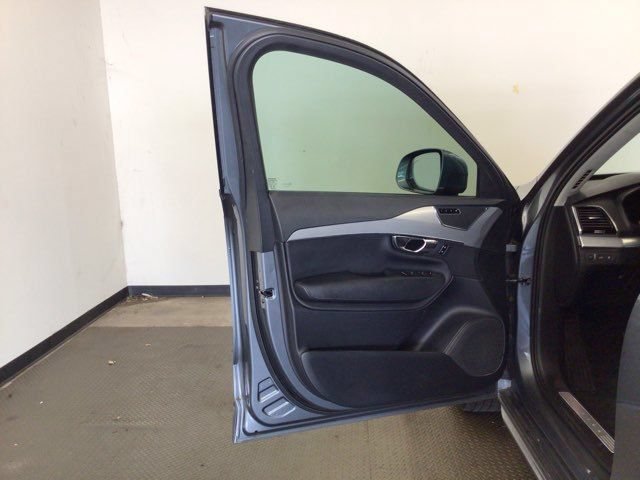 Used 2016 Volvo XC90 T8 Momentum w/ Vision Package AWD/4WD image 9