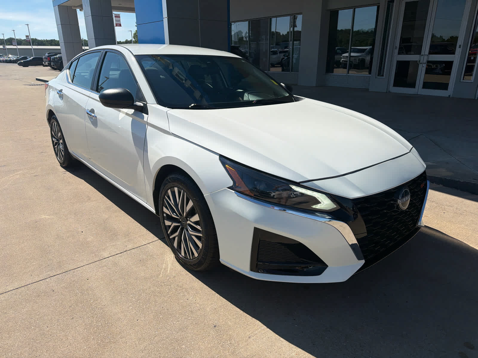 Used 2025 Nissan Altima 2.5 SV FWD image 9