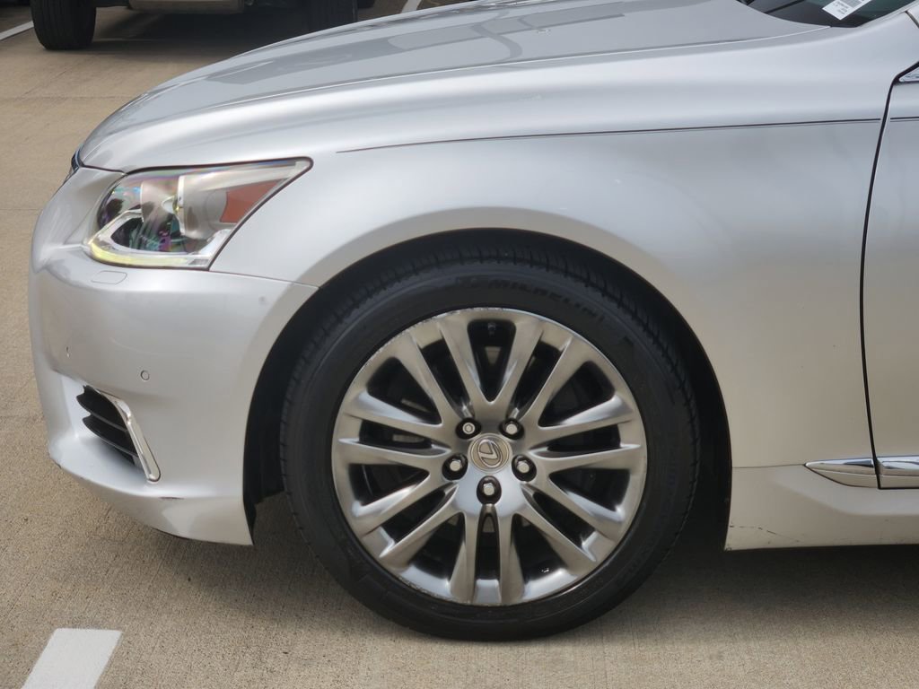 Used 2016 Lexus LS 460 w/ Comfort Package RWD image 8