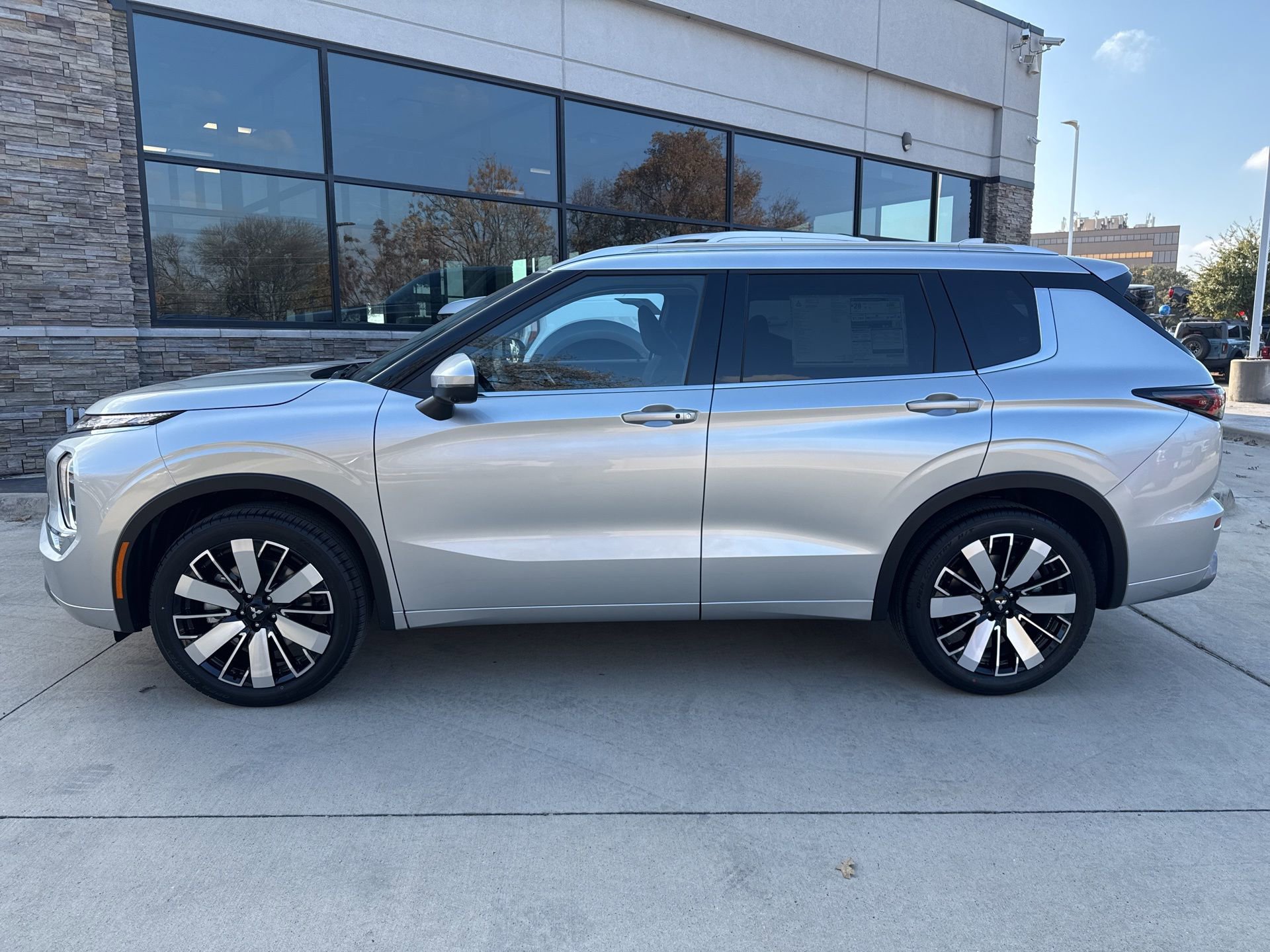 New 2026 Mitsubishi Outlander SEL FWD image 4