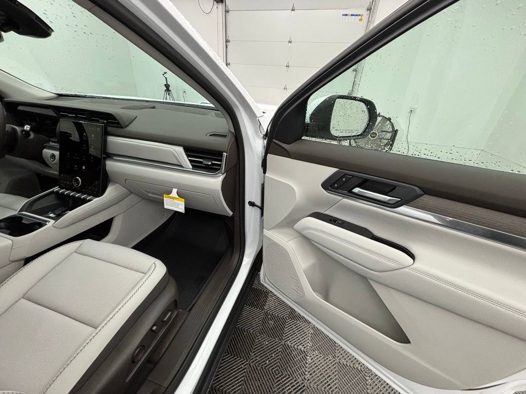 New 2026 GMC Terrain Denali w/ LPO, Black Badging Package image 38