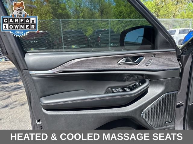 Used 2023 Jeep Grand Cherokee Overland w/ Luxury Tech Group IV AWD/4WD image 29