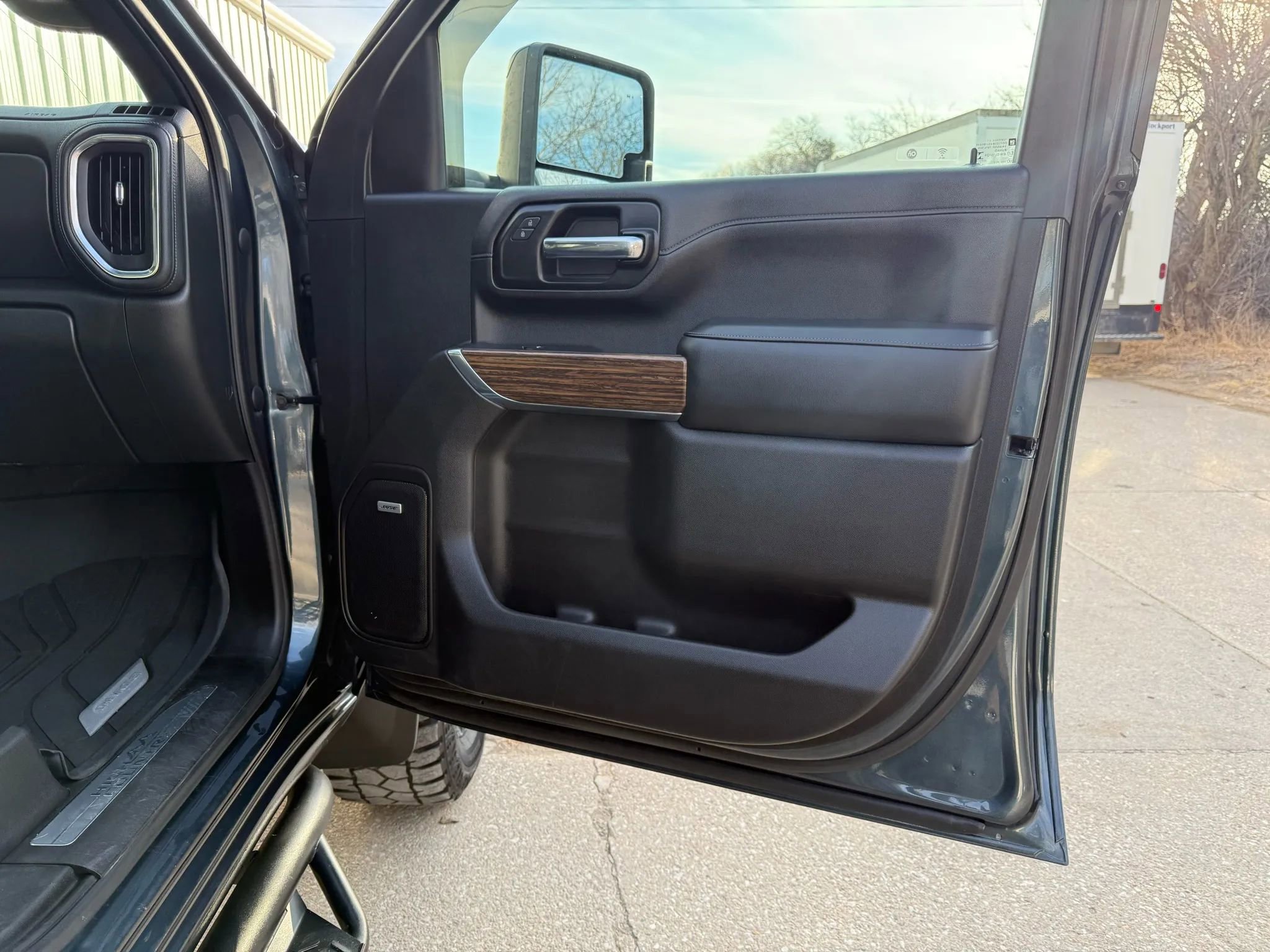 Used 2020 Chevrolet Silverado 2500 High Country w/ Technology Package image 8