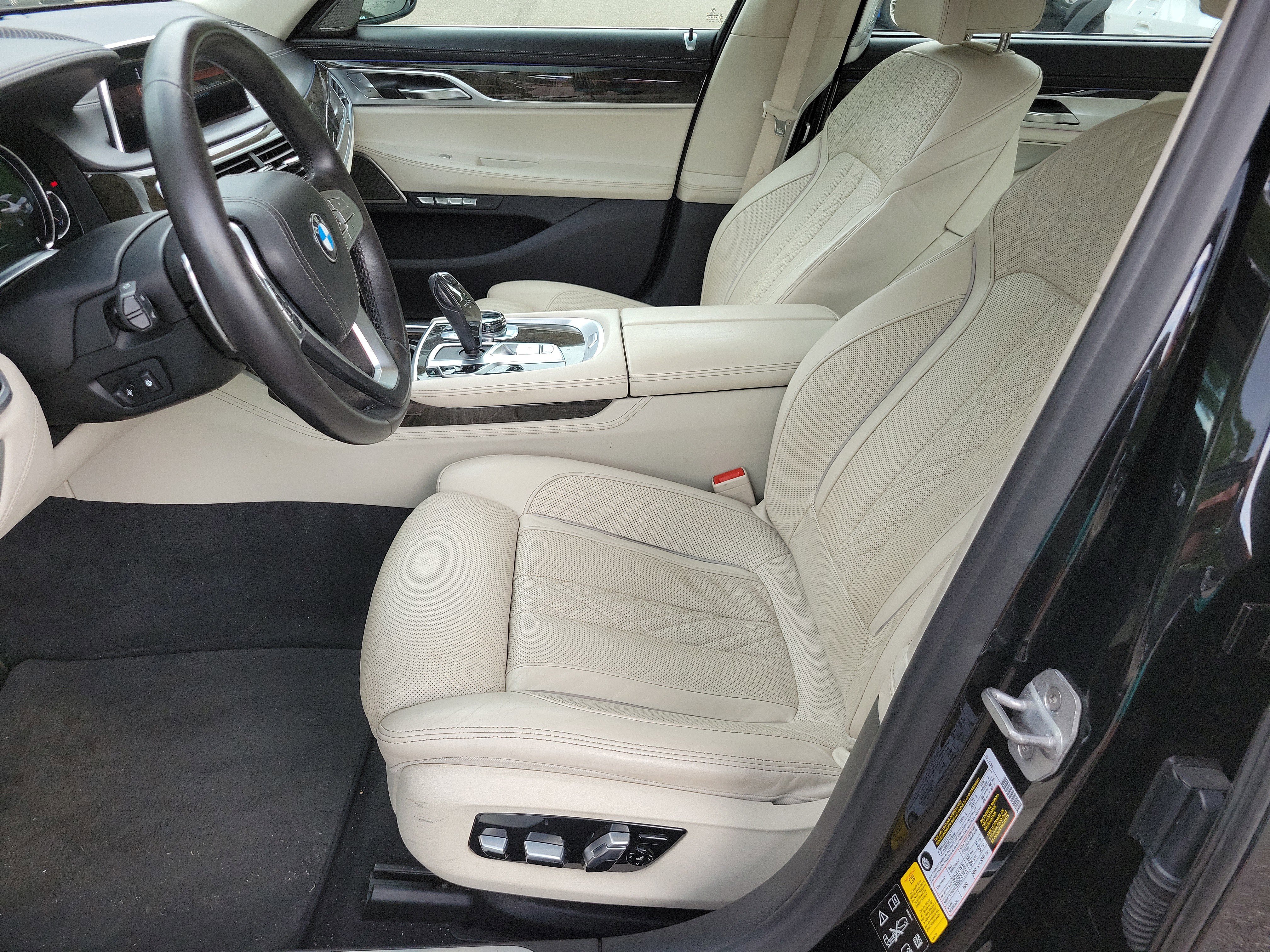 Used 2018 BMW 750i xDrive image 12