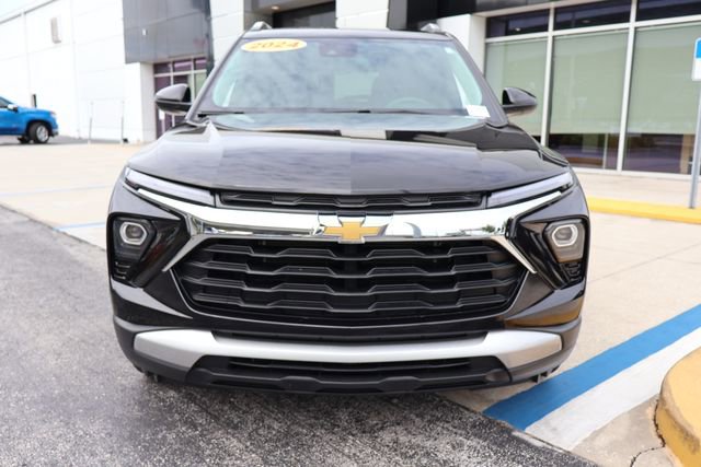 Used 2024 Chevrolet TrailBlazer LT FWD image 2