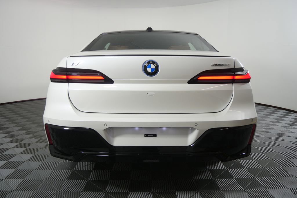 New 2026 BMW i7 xDrive60 AWD/4WD image 4