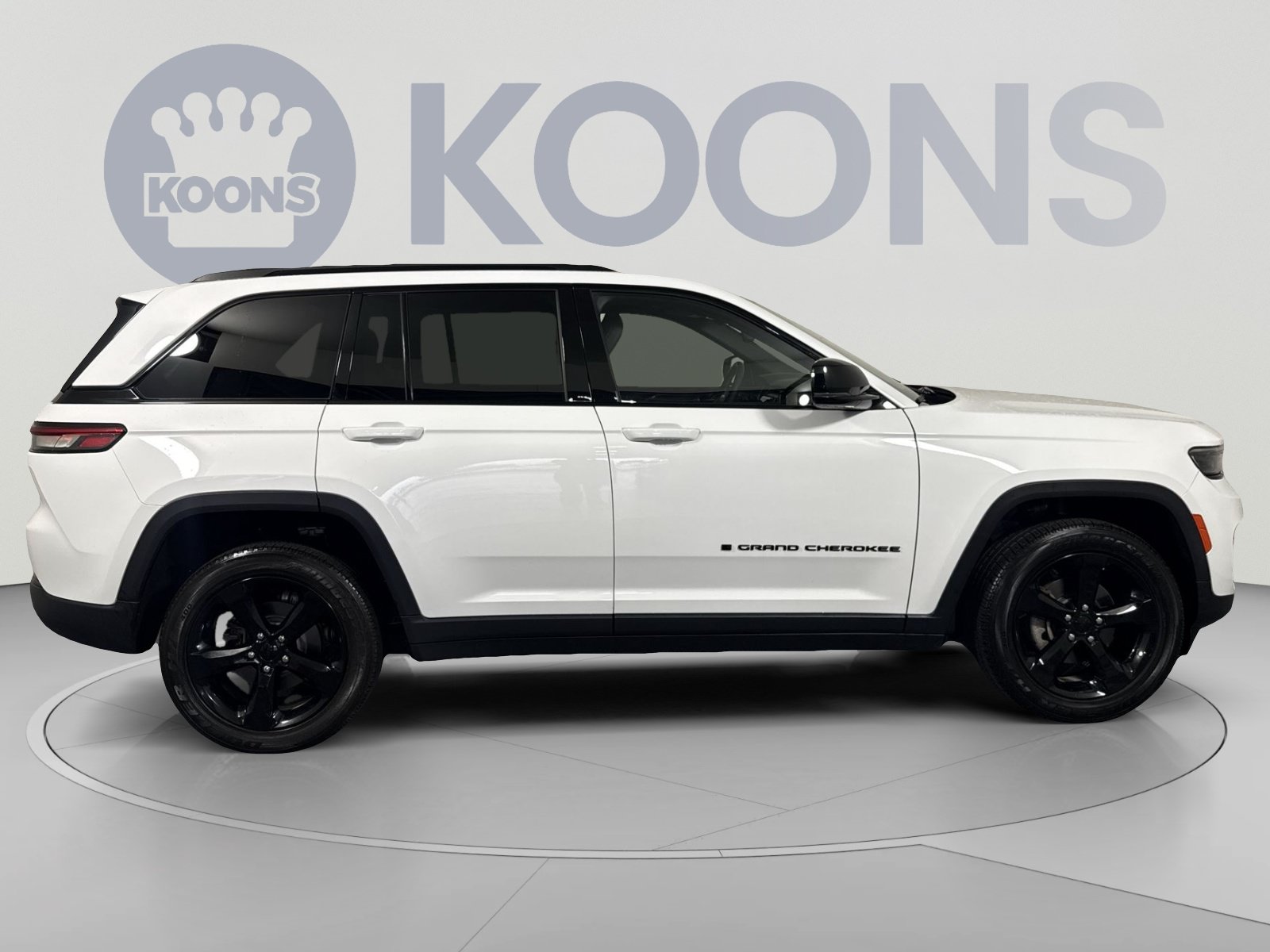 Used 2023 Jeep Grand Cherokee Altitude AWD/4WD image 8