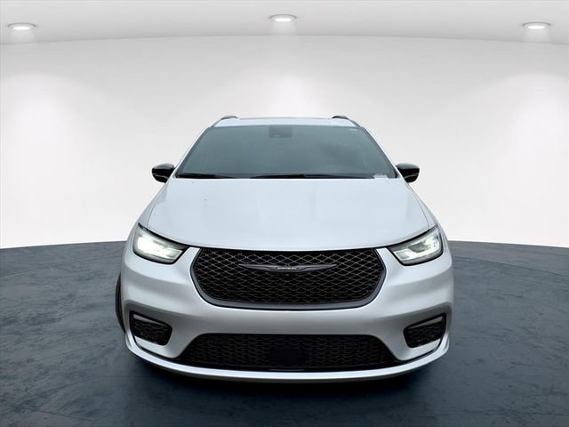 New 2026 Chrysler Pacifica Select image 4