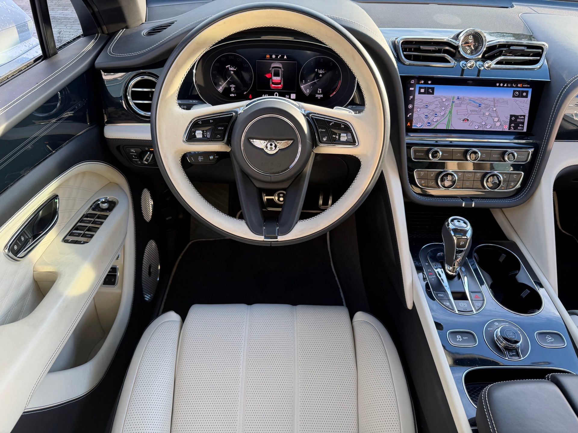 Used 2023 Bentley Bentayga Extended Wheelbase image 19