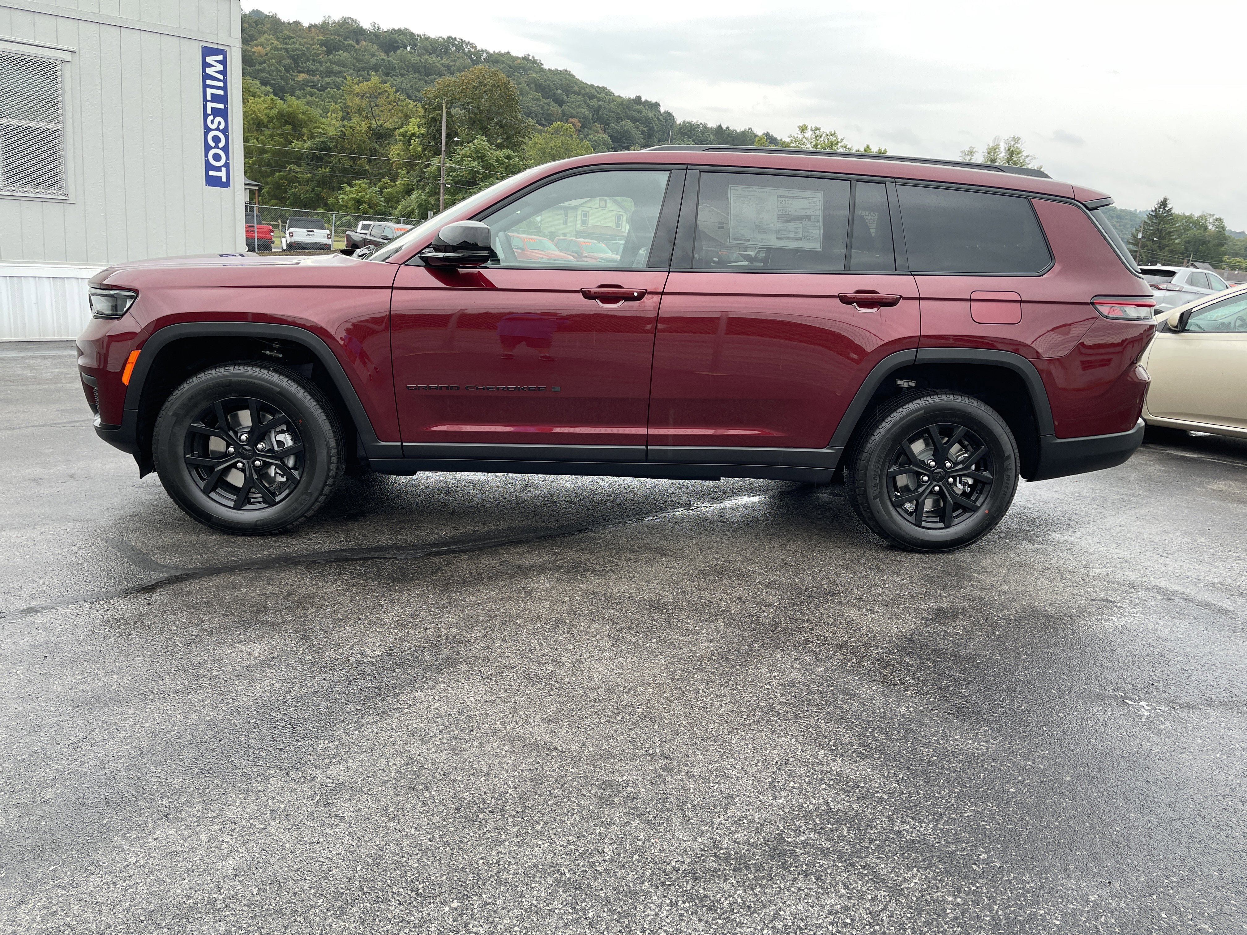New 2025 Jeep Grand Cherokee L Altitude image 3