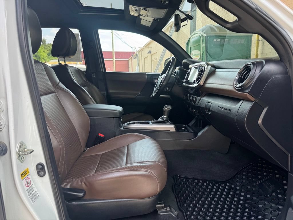 Used 2016 Toyota Tacoma Limited AWD/4WD image 26