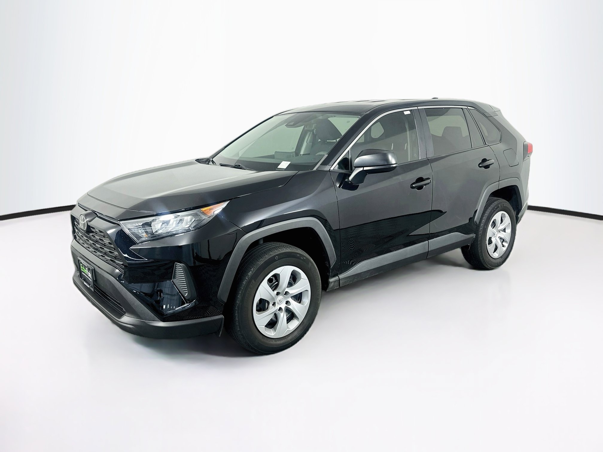 Used 2022 Toyota RAV4 LE FWD image 3