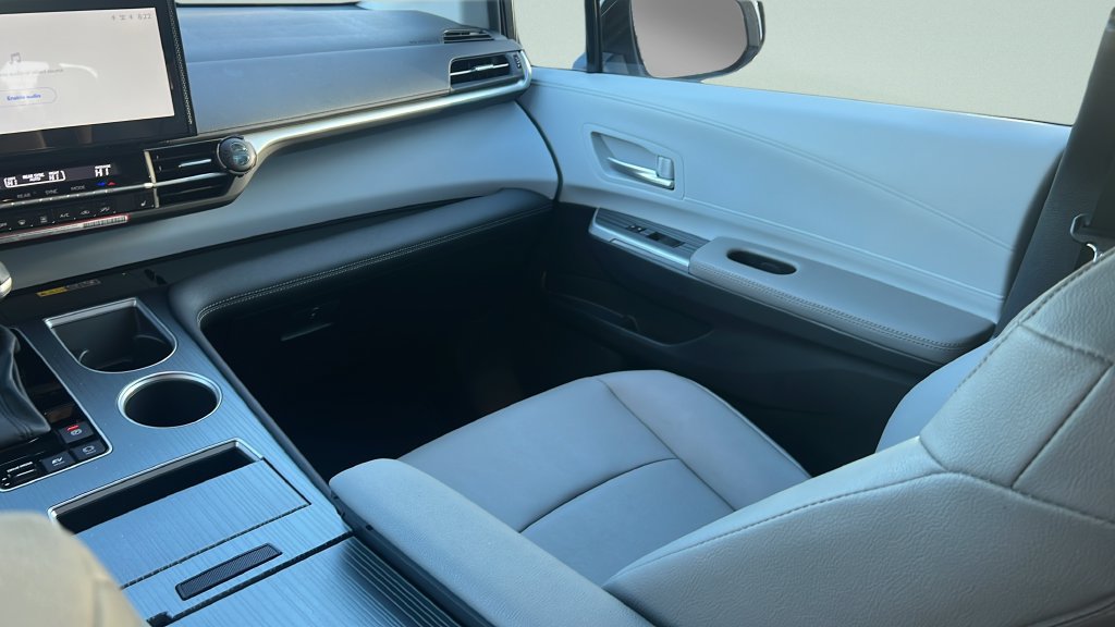 Certified 2026 Toyota Sienna XLE FWD image 14