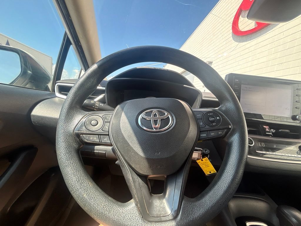 Used 2022 Toyota Corolla LE FWD image 16