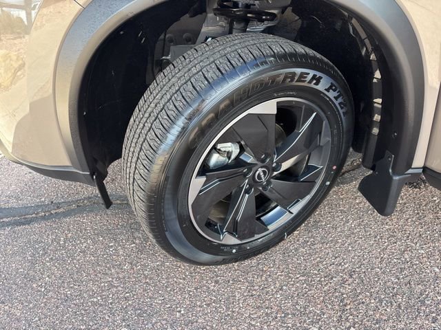 Used 2024 Nissan Rogue SV image 15