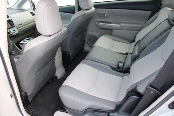 Used 2017 Toyota Prius V Five image 13