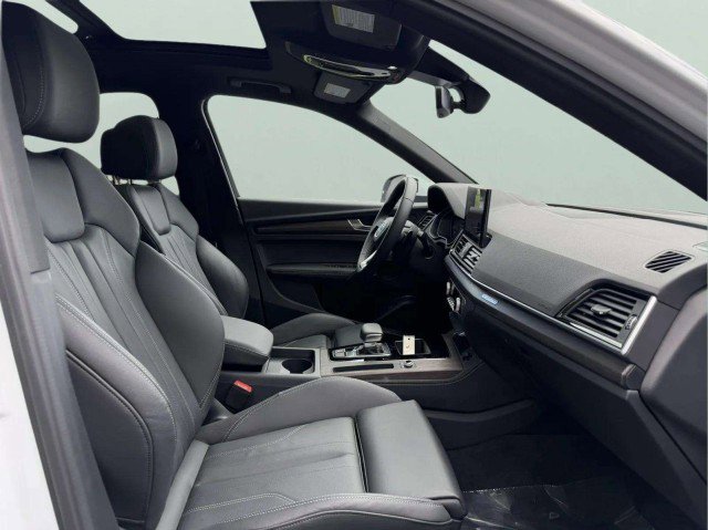 Certified 2025 Audi Q5 2.0T Premium Plus w/ Premium Plus Package AWD/4WD image 30