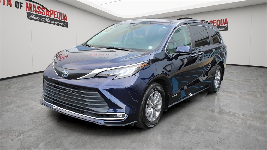 Certified 2021 Toyota Sienna XLE