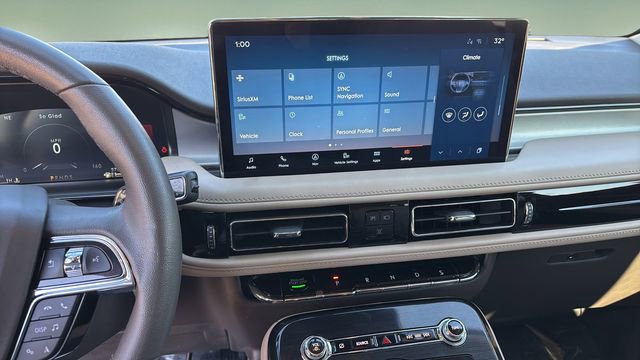 Used 2023 Lincoln Nautilus Standard w/ Premium Package image 10