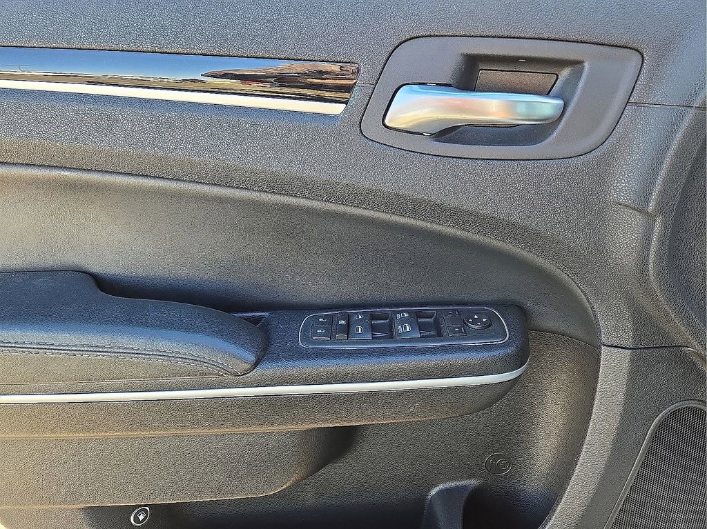 Used 2023 Chrysler 300 S image 20