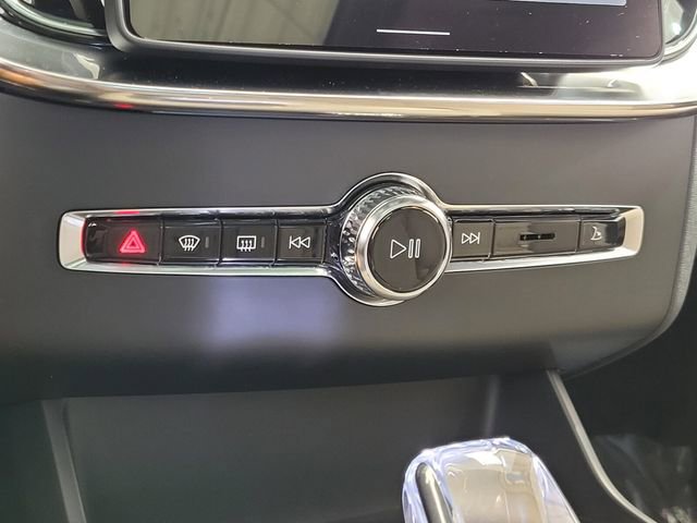 New 2026 Volvo XC90 B6 Plus w/ Protection Package Premier AWD/4WD image 15