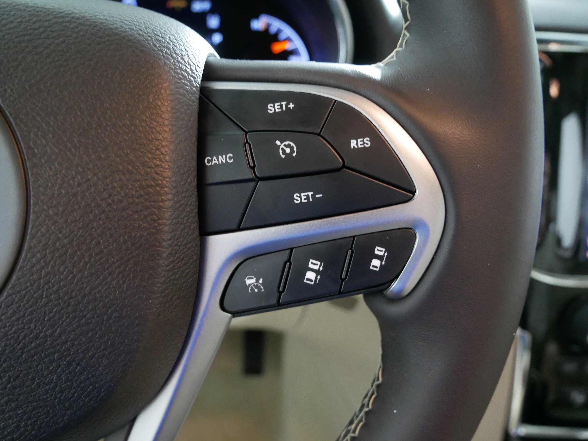 Used 2020 Jeep Grand Cherokee Overland image 28