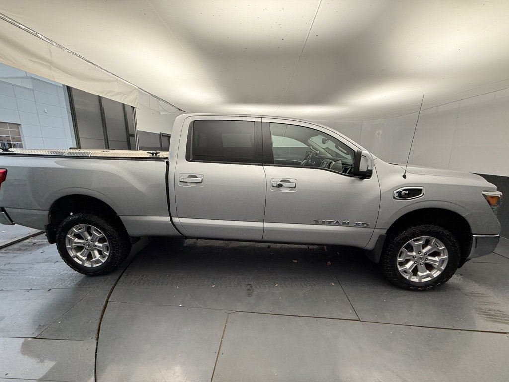 Used 2017 Nissan Titan SL image 13