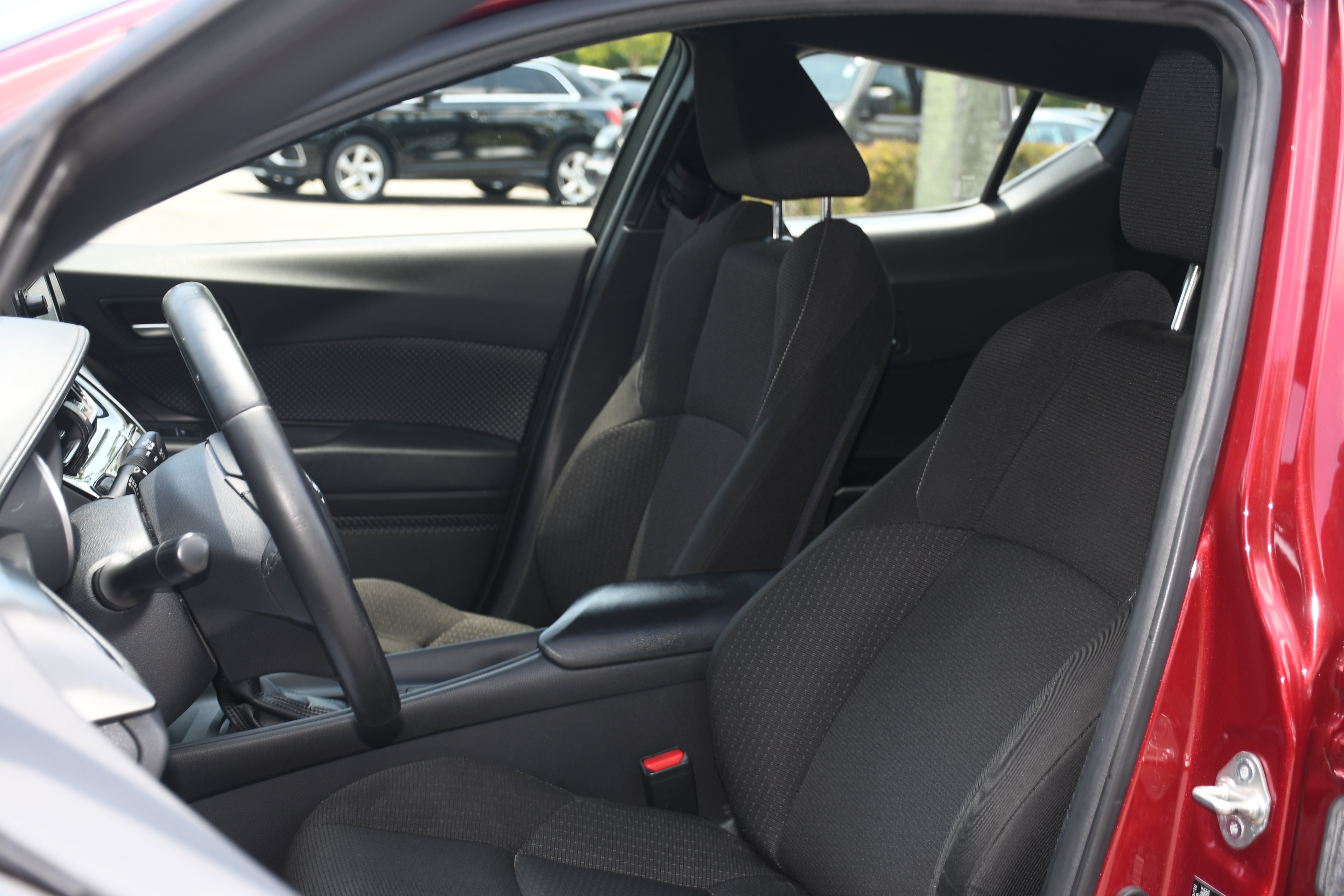 Used 2018 Toyota C-HR XLE FWD image 11
