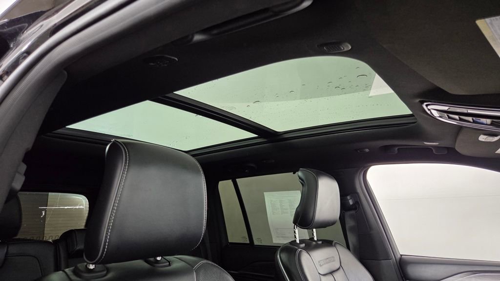 Used 2022 Jeep Grand Cherokee Overland w/ Luxury Tech Group IV image 39