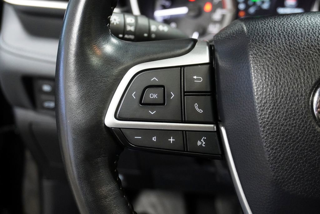 Used 2023 Toyota Highlander XSE image 25