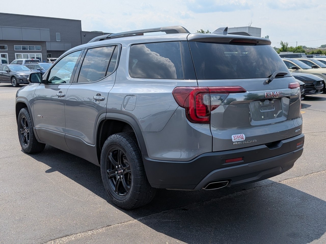 Used 2022 GMC Acadia AT4 w/ Preferred Package AWD/4WD image 6