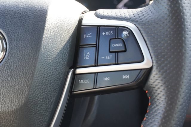 Used 2023 Toyota Sienna XSE FWD image 28
