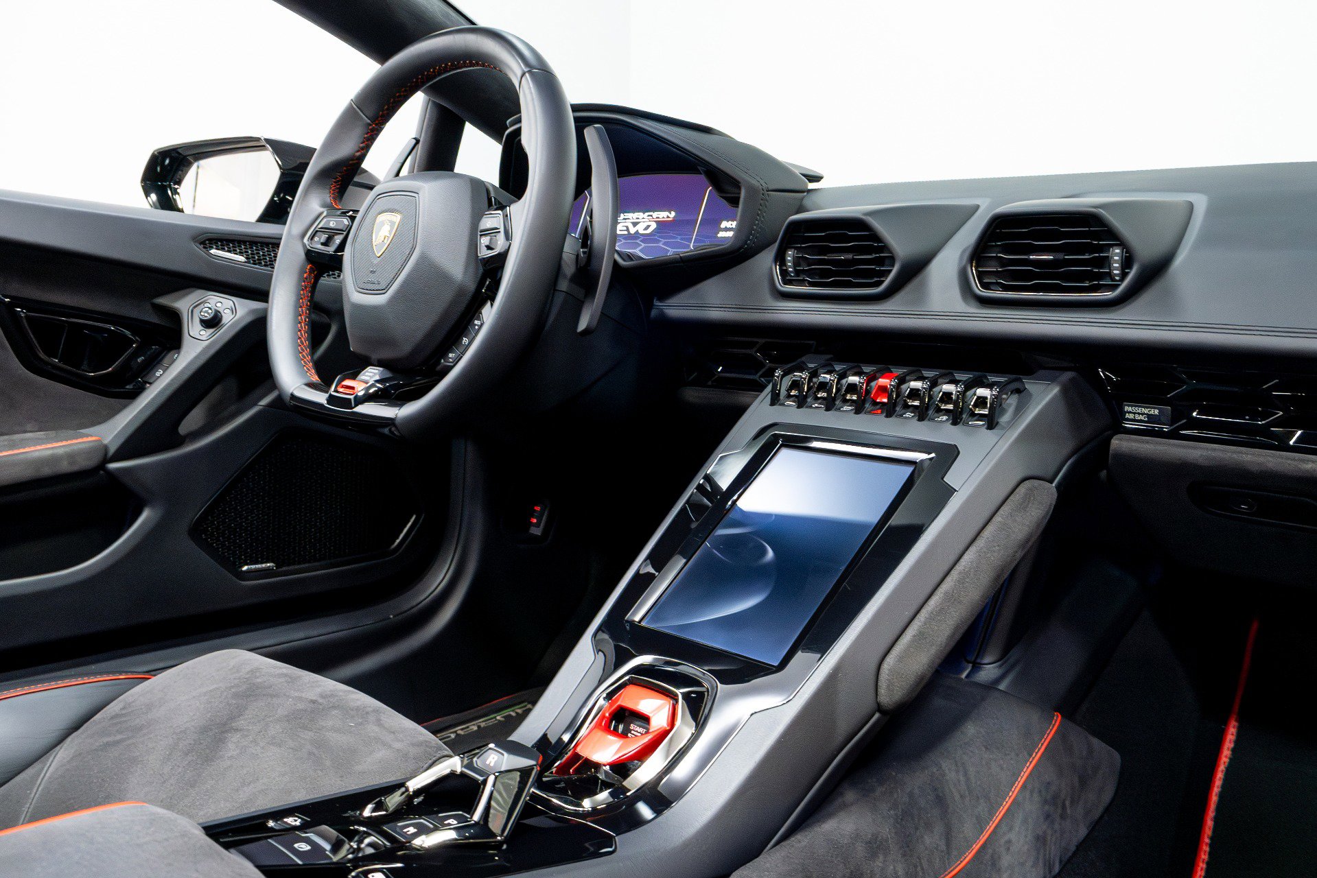 Used 2020 Lamborghini Huracan EVO image 31