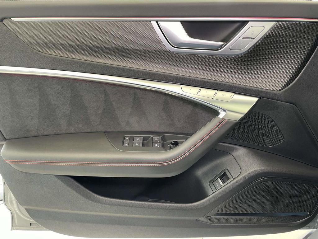 Used 2025 Audi RS 6 performance image 35