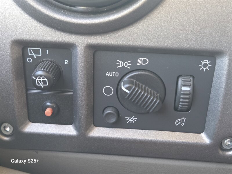 Used 2004 HUMMER H2 w/ Preferred Equipment Group AWD/4WD image 38