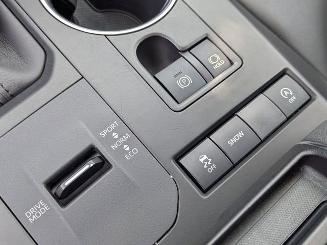 Used 2020 Toyota Highlander XLE image 28