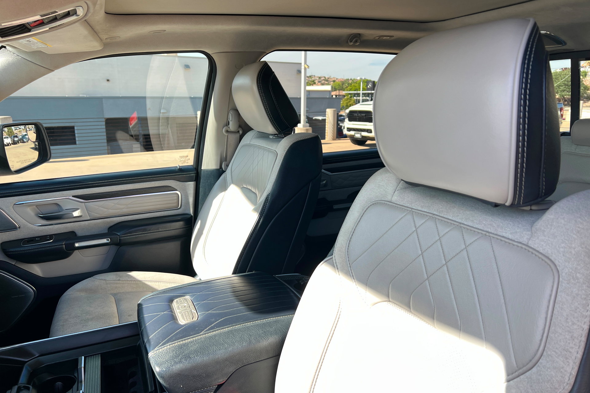 Used 2022 RAM 1500 Limited AWD/4WD image 16