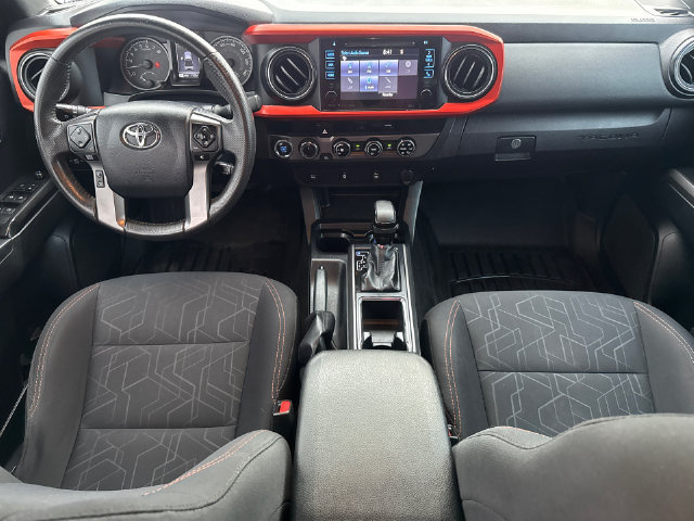 Used 2017 Toyota Tacoma TRD Off-Road AWD/4WD image 12
