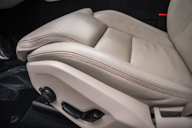 Used 2022 Volvo XC60 T8 Inscription w/ Advanced Package image 34