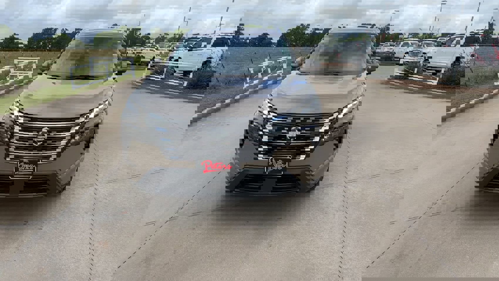 Used 2024 Nissan Rogue SV w/ SV Premium Package image 4